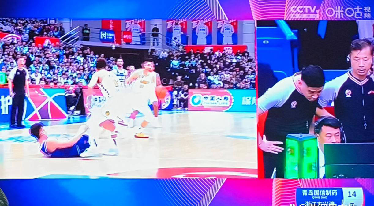青岛男篮在场上奋力作战取得胜利的简单介绍