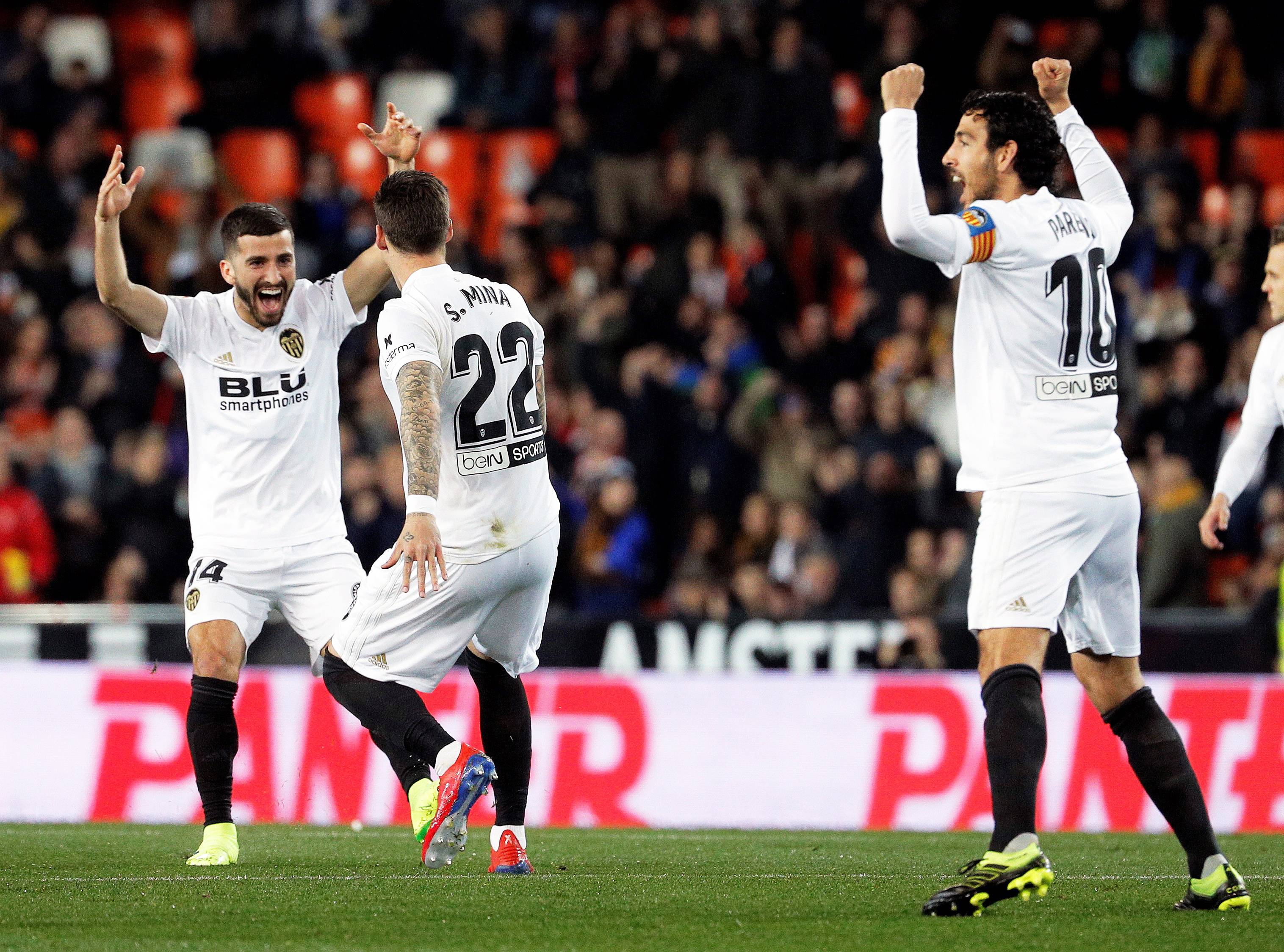 足球联赛的各支球队实力均衡，让比赛更加激烈