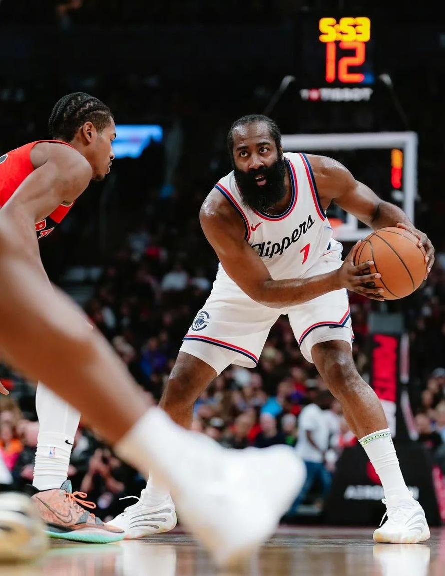 哈登惊艳全场，状态爆棚助攻爆棚，险胜逆转取胜！的简单介绍