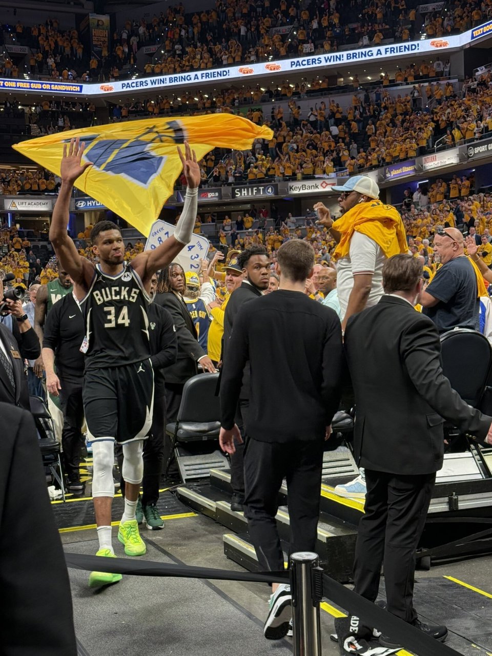 字母哥重要时刻出色防守，公牛带队取胜！的简单介绍